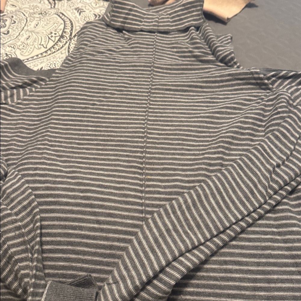 Elegant Striped Gray Women's Sweater